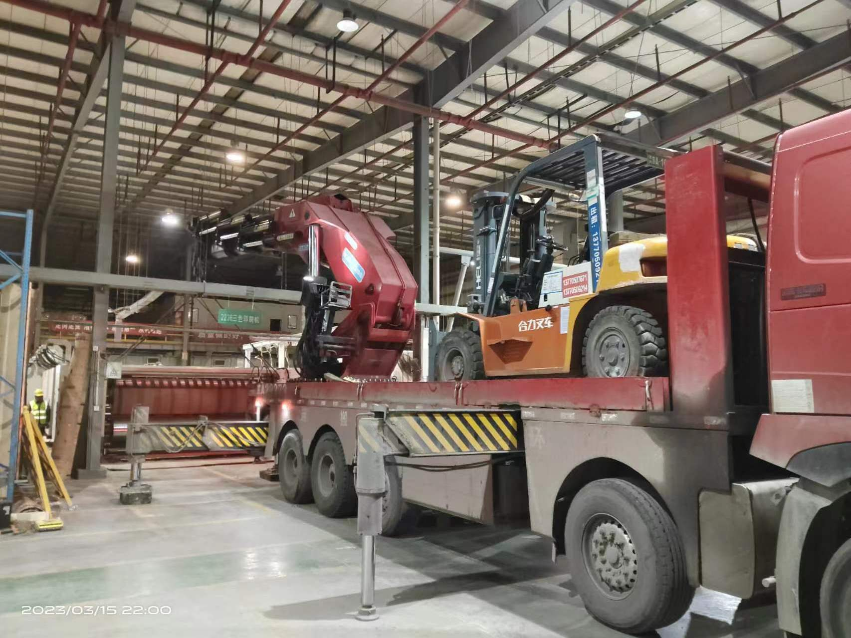 设备搬运的方式有人工搬运、机械搬运和联合作业三种方式